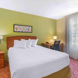 Two-Bedroom Queen Suite