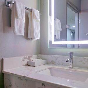 Queen Room Mobility accessible