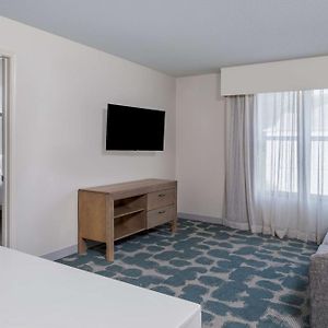 One-Bedroom Queen Suite
