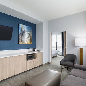 One-Bedroom King Suite