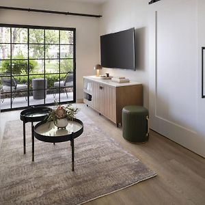 One-Bedroom King Suite