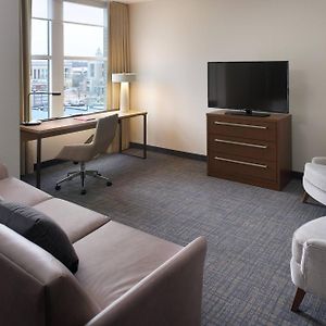 One-Bedroom King Suite Hearing accessible