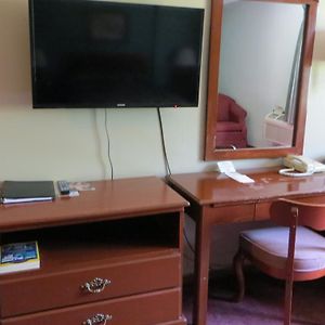 Queen Studio
