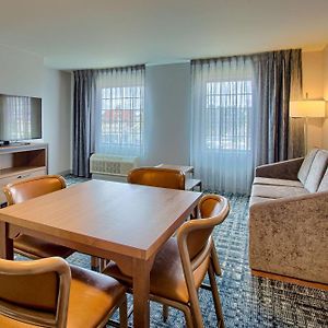 One-Bedroom Corner Suite