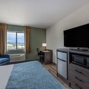 Queen Room Mobility or hearing accessible