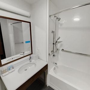 Queen Room Mobility accessible