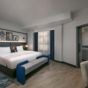One-Bedroom King Suite