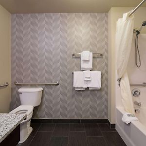 Queen Room Mobility accessible