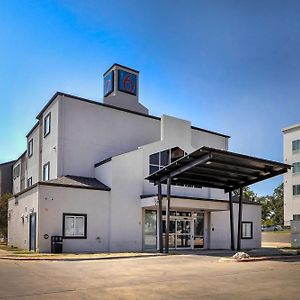 Motel 6-Cedar Park, Tx