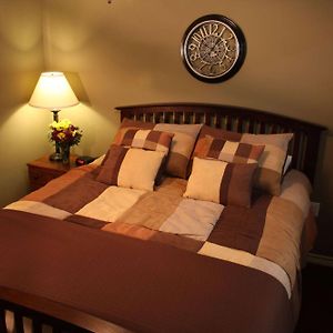 One-Bedroom Queen Suite Mobility accessible
