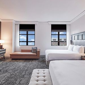 Premier Queen Room