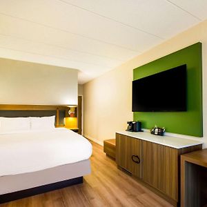 Guest Room Hearing accessible