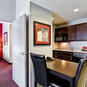 One-Bedroom Queen Suite