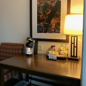 Premium Queen Studio