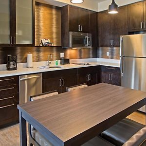 One-Bedroom Queen Suite
