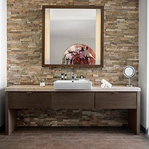 King Room Mobility or hearing accessible