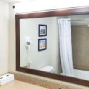Queen Room Mobility accessible
