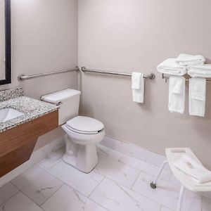 Queen Room Mobility accessible