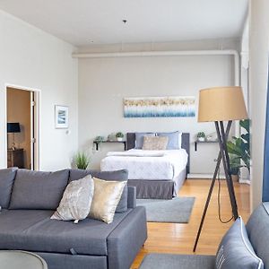 Deluxe Queen Suite