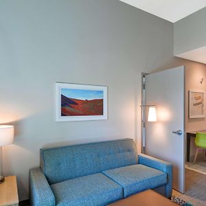 One-Bedroom King Suite