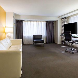 Queen Suite Mobility accessible