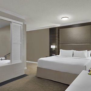 Premier Queen Room