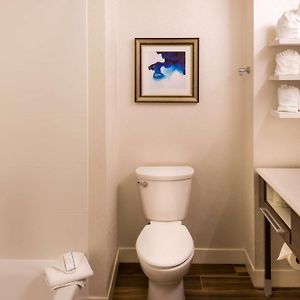 Queen Room Two Queen Beds Bath Tub Non-Smoking
