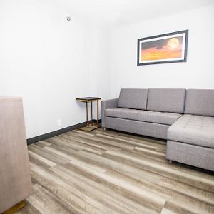 One-Bedroom Queen Suite