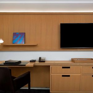 Executive  King Suite Mobility accessible
