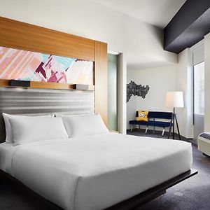 Corner King Room