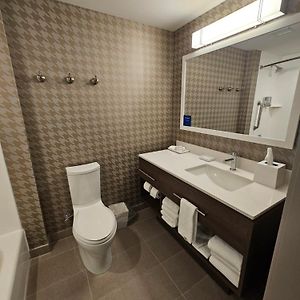 Queen Studio Mobility accessible