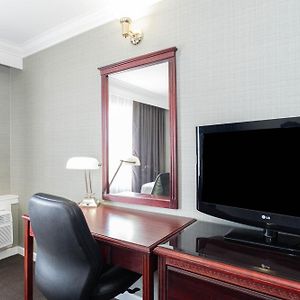 Standard King Suite