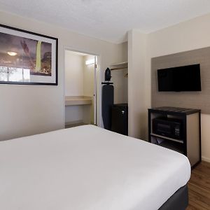 Standard Queen Room Disability Access