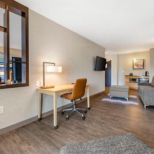 Queen Suite Mobility accessible