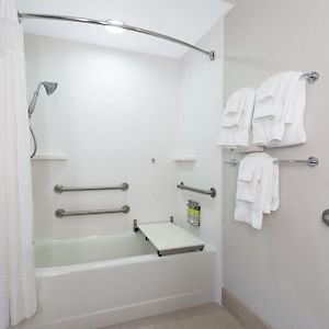 Deluxe  King Room Disability Access