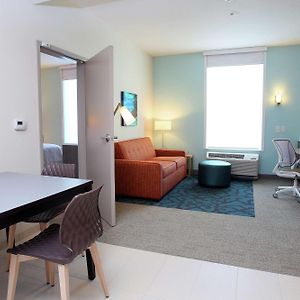 One-Bedroom King Suite