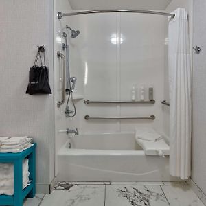 Queen Room Mobility accessible