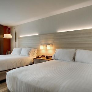 Queen Room Hearing Accesible