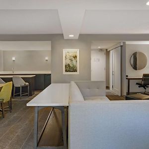 One-Bedroom King Suite