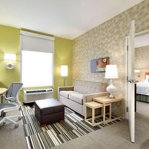 One-Bedroom Queen Suite