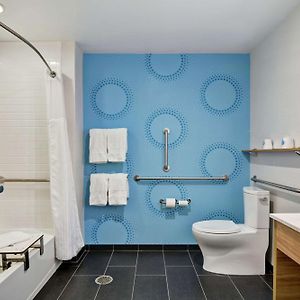 Queen Room Mobility accessible