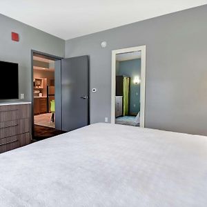 One-Bedroom King Suite