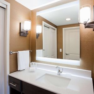 King Suite Hearing Access or Non-Smoking