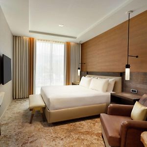 One-Bedroom King Suite