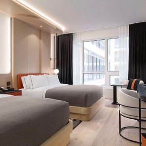 Corner Queen Room