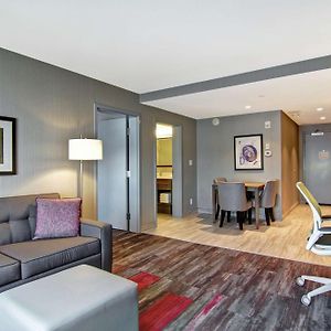 One-Bedroom King Suite
