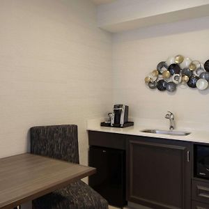 One-Bedroom King Suite