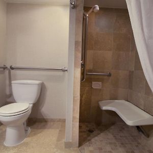 Queen Room Mobility accessible