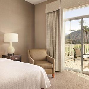 Deluxe One-Bedroom King Suite