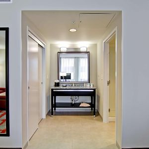 Hampton Inn And Suites Cincinnati - Downtown